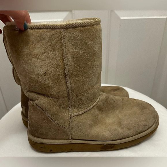 Women’s Ugg Classic Short Boots in Sand Size 10 - Picture 2 of 5